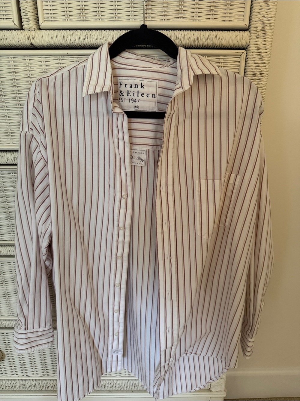 Frank & Eileen Men’s White Shirt with Thin Burgundy Stripes